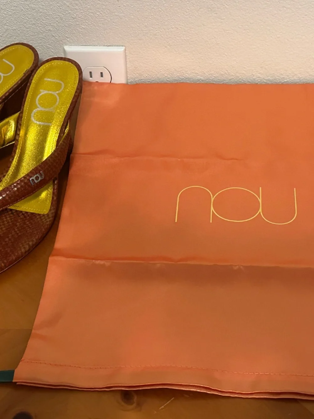 Nou Citrus Puff Wedge